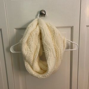 NEW knitted infinity scarf